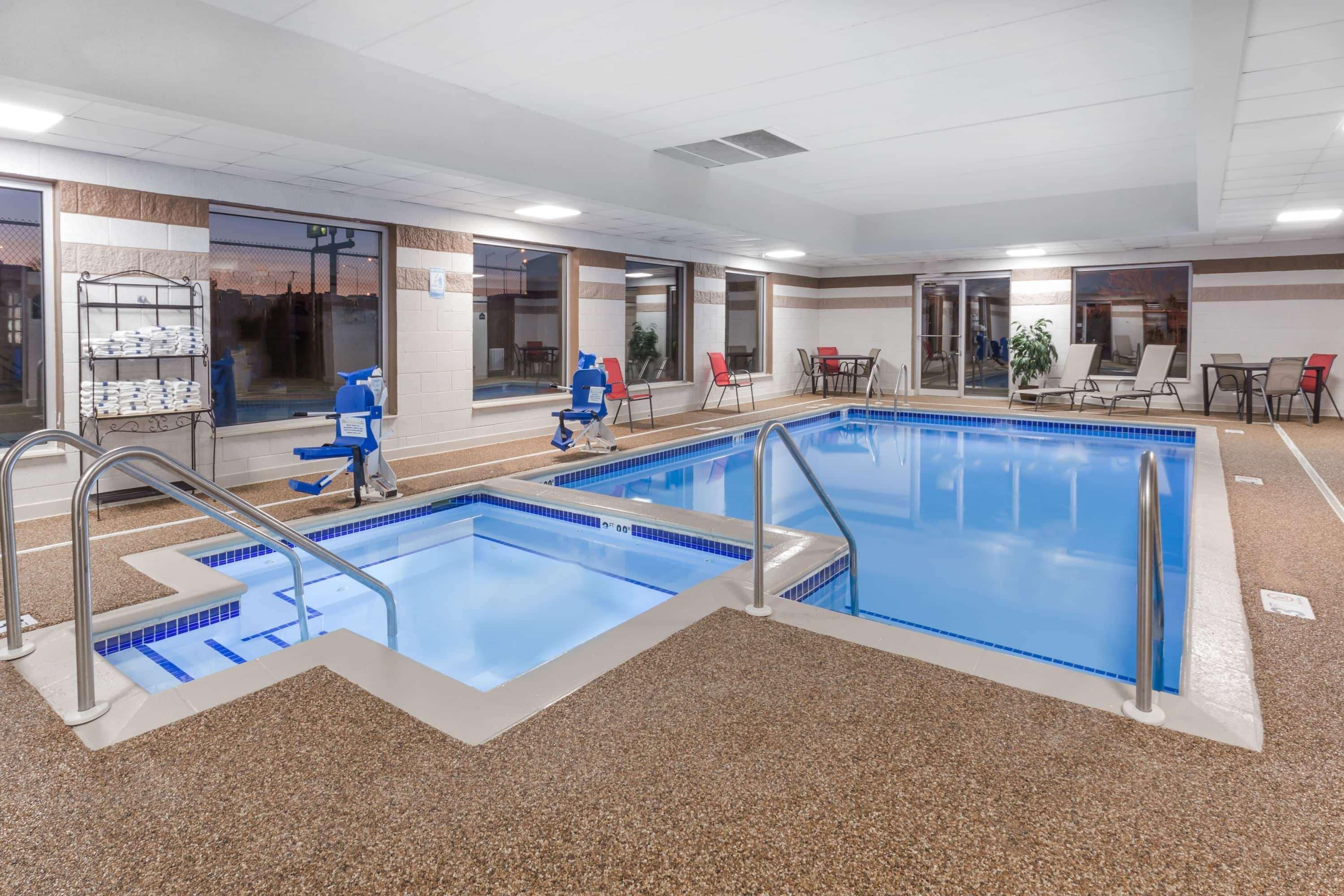 Hotel Wingate By Wyndham Joliet Exteriér fotografie